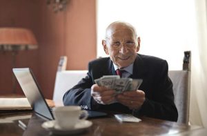 Les Avantages à Repousser Votre Retraite en France : Pros et Cons